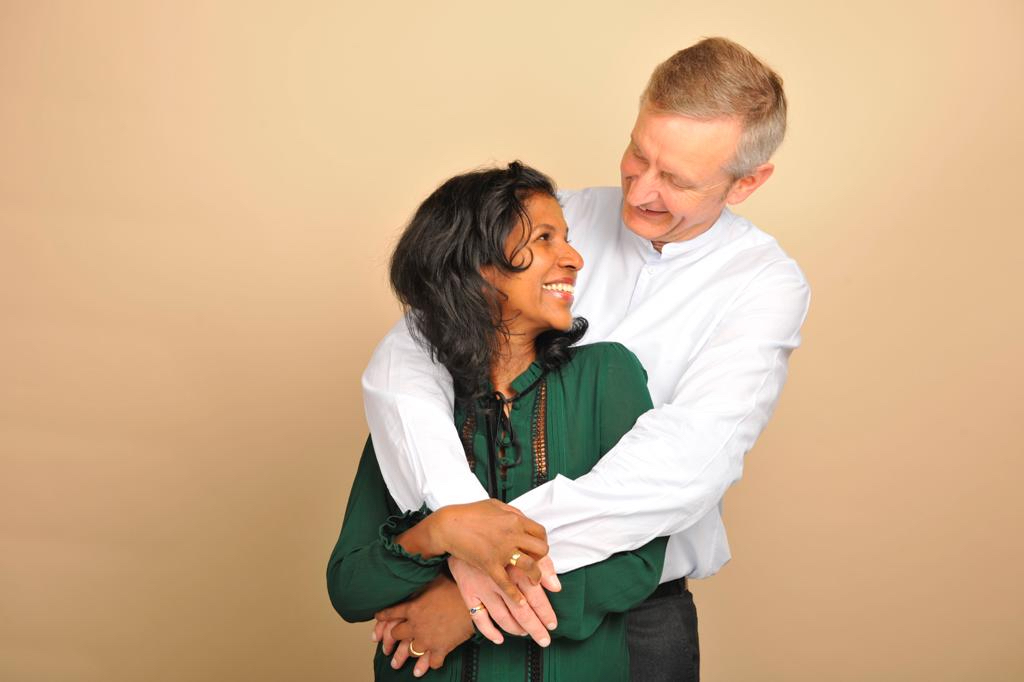 Prabha and Jürgen together, smiling